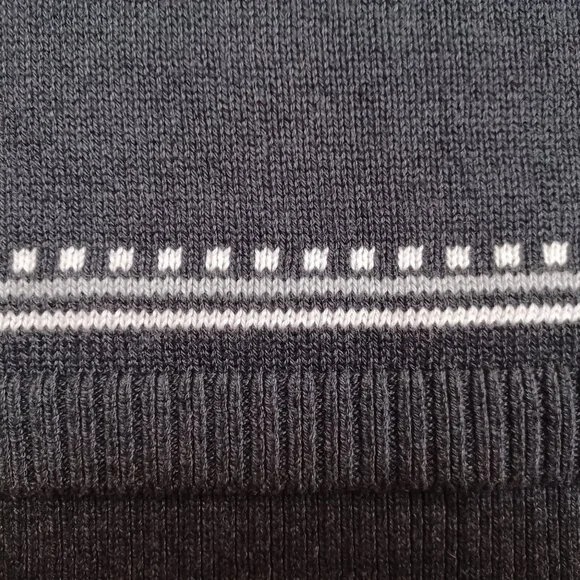 Women's Old Navy Dark Gray/Black Sweater with White/Light Gray Design Size Large - Picture 5 of 9